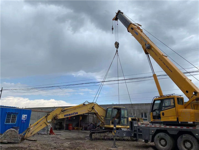 田林县25吨吊车的工作半径是多少？